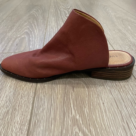 Size 8.5 Lucky Brand slides - Picture 4 of 8